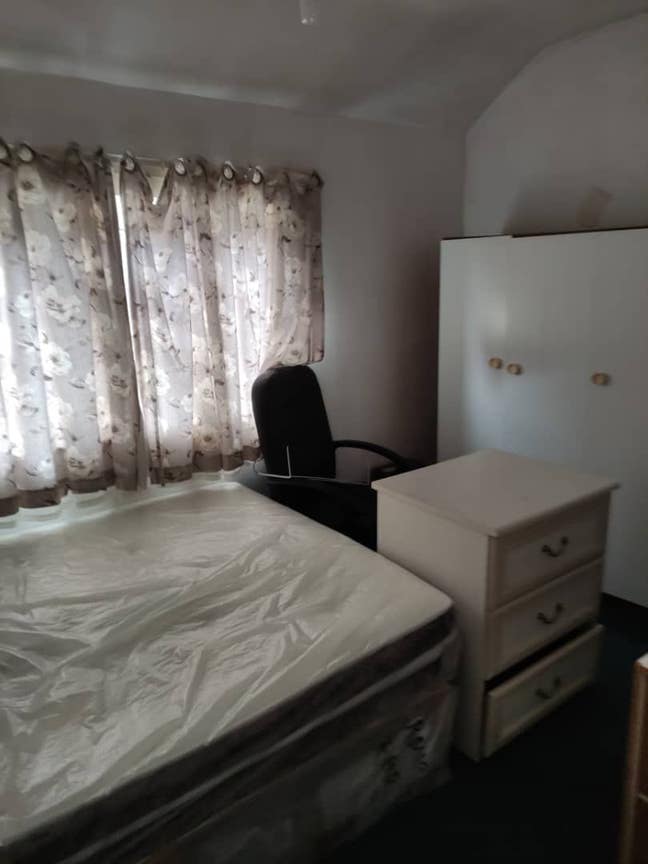  Double room to let in 3 bed Semi Detached Dagenha Main Photo