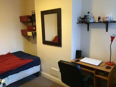 Three Double bedroom available for students Main Photo