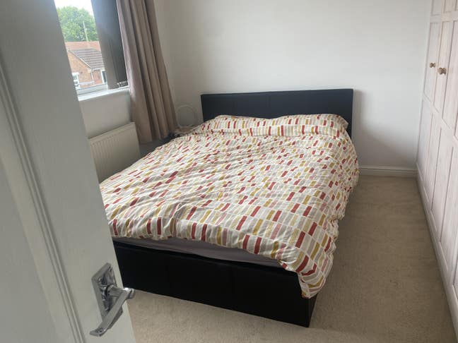 Large  furnished  double room  available  Main Photo
