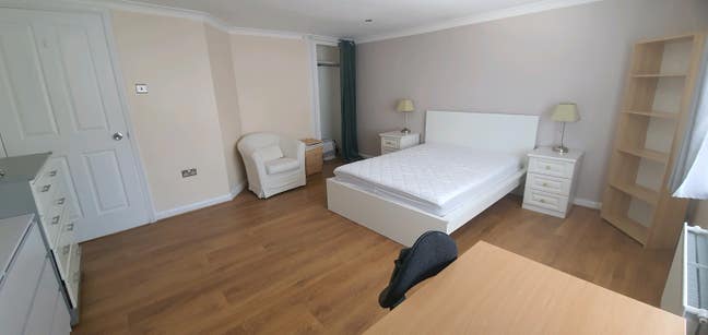 Large Double Bedroom  Main Photo