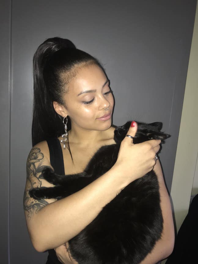30 year old female with two cats 🐱  Main Photo