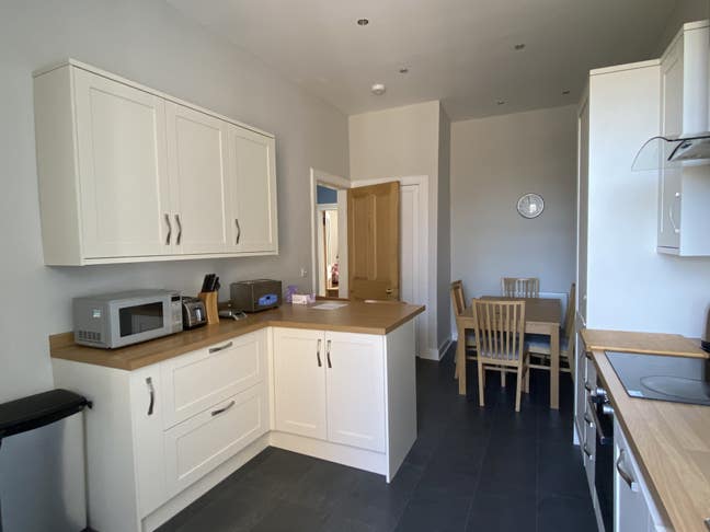 Modern Marchmont flat with views of the Meadows Main Photo