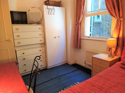 Avail: 29 Sept &pound;685 p/m Maida Vale furnished room  Main Photo