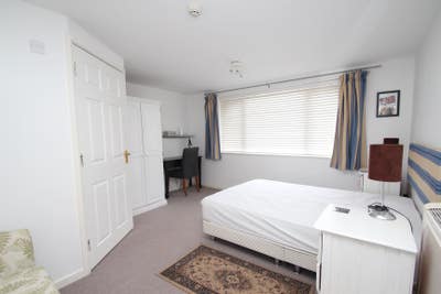 Excellent Large En Suite Double Bedroom  Main Photo