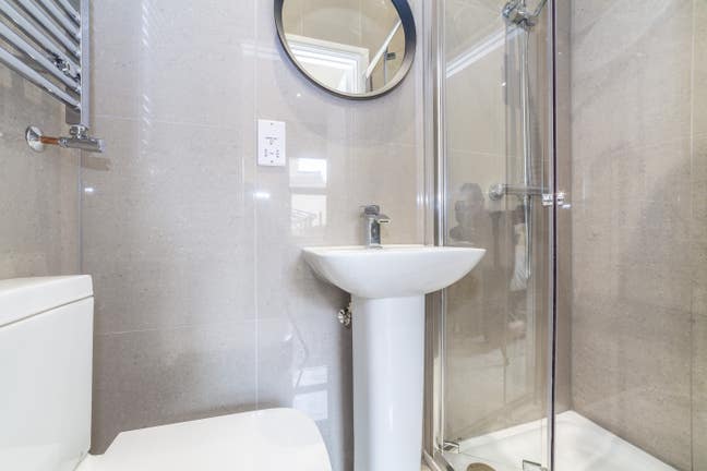 Beautiful Home - Cozy Ensuite Room Available Main Photo