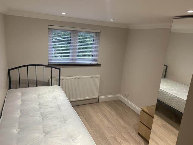 Lovely Room Available Zone 3**All Bills Inc* Main Photo