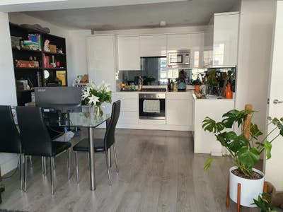 Sunny double room in Parsons Green with bathroom Main Photo