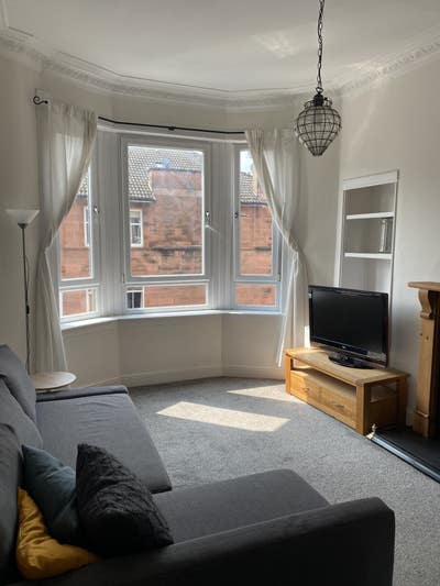Quiet, light and airy flat in well located street Main Photo