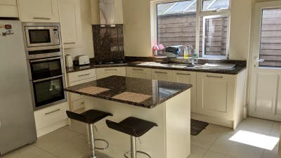Double room in the heart of Weybridge. Main Photo