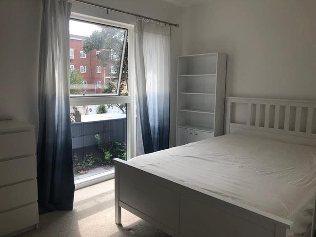 Large Double Bedroom Stratford Main Photo