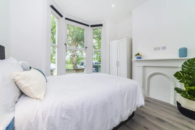 Modern Residence - Sophisticated Private Ensuites Main Photo