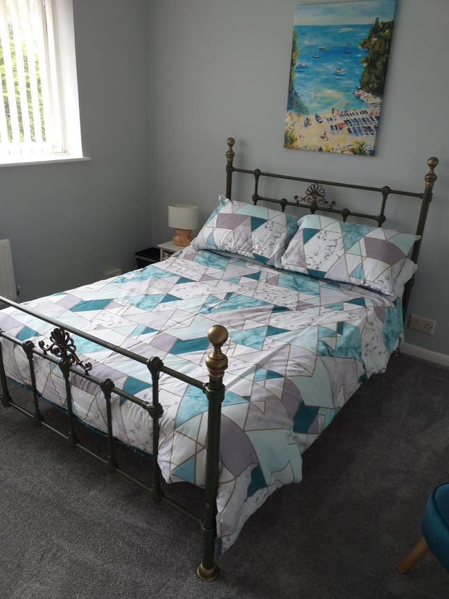 Large furnished double room to let Main Photo