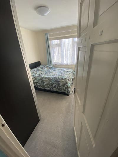 1 Double Bedroom is available for rent in Feltham  Main Photo