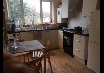 Newly refurbished box room in feltham high street  Main Photo