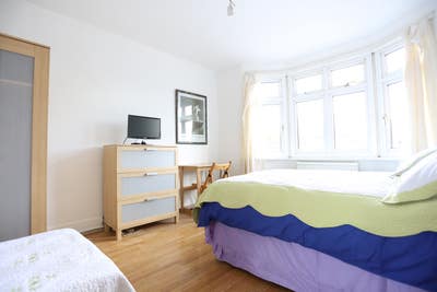 Beautiful Double Room in house. Next to Station. Main Photo