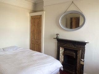 Double Room in Lovely Flat Barnes (Zone 2)  Main Photo