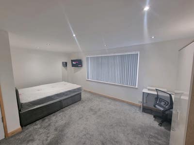 Huge Double Room, North/Central Leamington Main Photo
