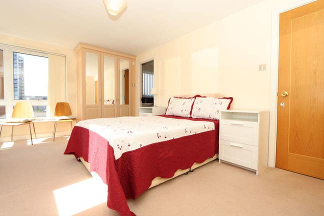 Amazing ensuite with balcony in Canary Wharf E14 Main Photo
