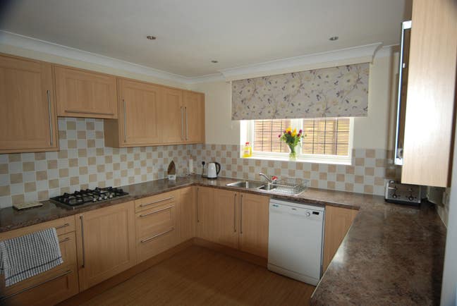 **Spacious Double Room! Bathroom Share with One!** Main Photo