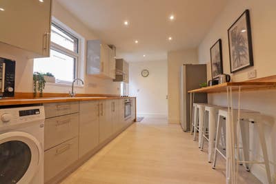 Spacious Double Room + Hospital Area Main Photo