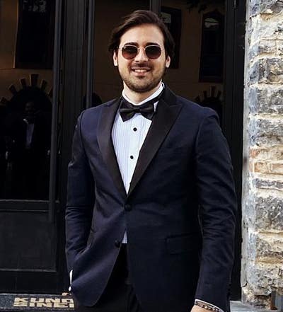 I am a 31-year-old professional seeking a sin... Main Photo