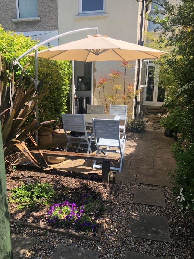 Beautiful dble in quiet house share with 1 other Main Photo