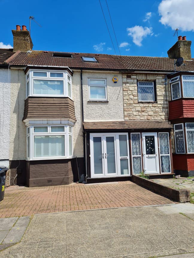 Furnished Double room in a Beautiful House in NM Main Photo