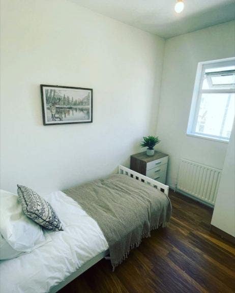 Room in a Shared House (Burrage Place) Main Photo