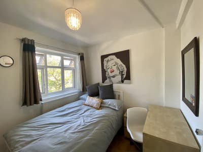 Double Room In a Lovely Neighbourhood Main Photo