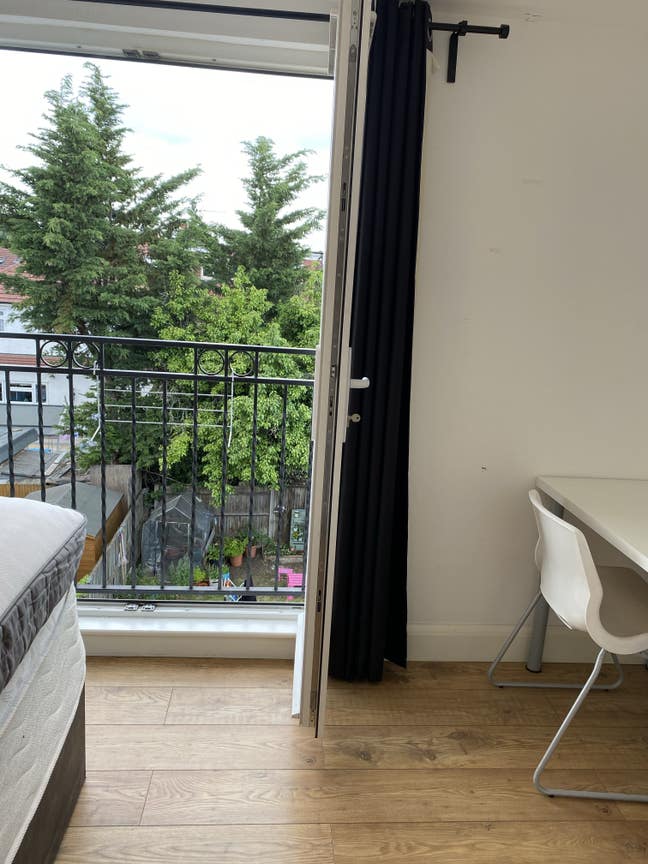 Double/modern house/jubilee line Main Photo