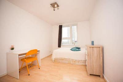 Clean and Cosy Room in Burnham Tower Main Photo