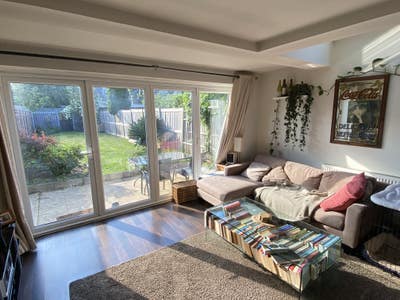 Gorgeous 2-bed, 2-bath flat, garden, parking Main Photo