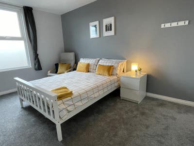 Amazing new en-suite room 8 mins to town Main Photo