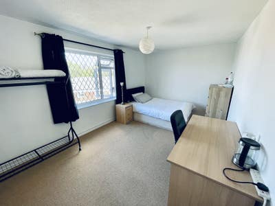 Female Preferred - Large Double Room Swindon, SN3 Main Photo