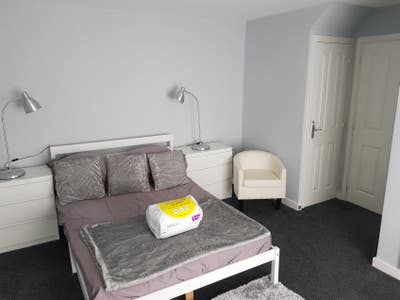 The Largest En-Suite Room Available in Sutton! Main Photo