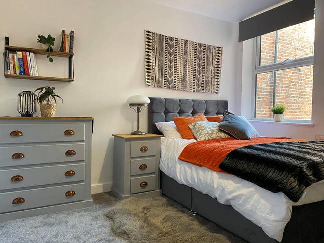 GORGEOUS ensuite room, near town & station <3 Main Photo
