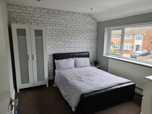 Double Room Available Main Photo
