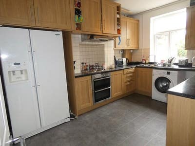 Beautiful room available Main Photo