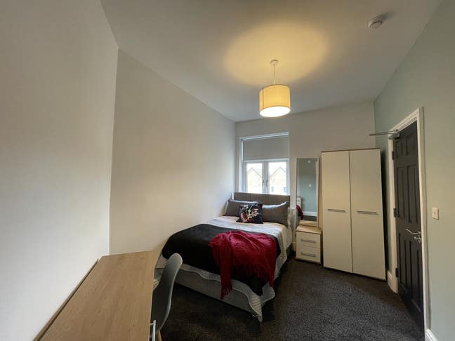 🏡 Luxury En-Suite Rooms – 2 Min Walk to Metrolink Main Photo