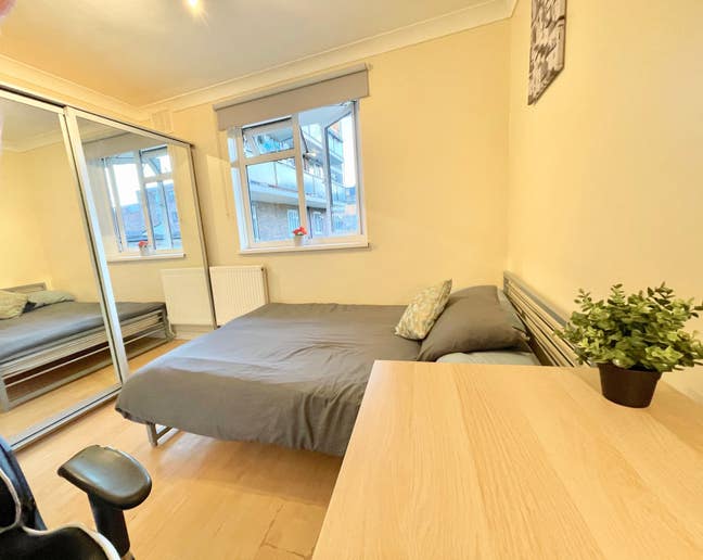 Clean Professional Zone 1- Hoxton   Main Photo