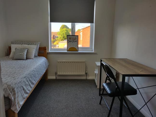 Spacious Double Room to let in central location!! Main Photo