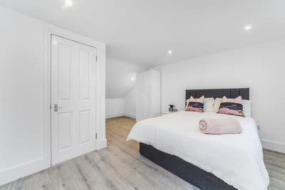 Charming Ensuites, Lounge, Garden and Prime Spot Main Photo