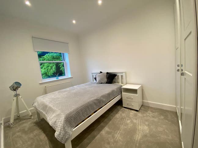 Modern  Double  Room  at  Earls  Court Main Photo