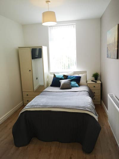 🏡 Spacious Double En-Suite Room  | Bills Included Main Photo