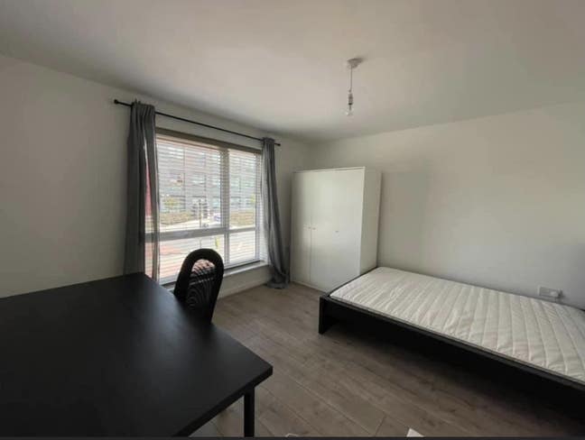  1 double bed room ready for rent Main Photo