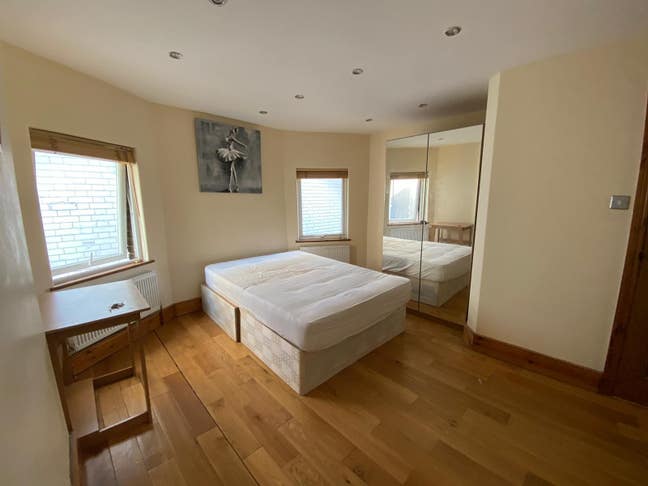 Large Bedroom to let Maidavale little Venice   Main Photo