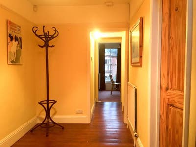  **1 Bedrooms in a House With Character ** Main Photo