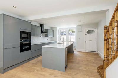 Double Bedroom in large house in Canary Wharf Main Photo