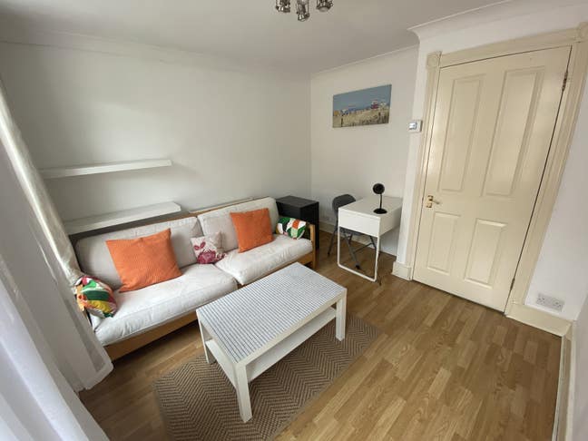  **Limehouse Location. Single Occupant Paradise** Main Photo