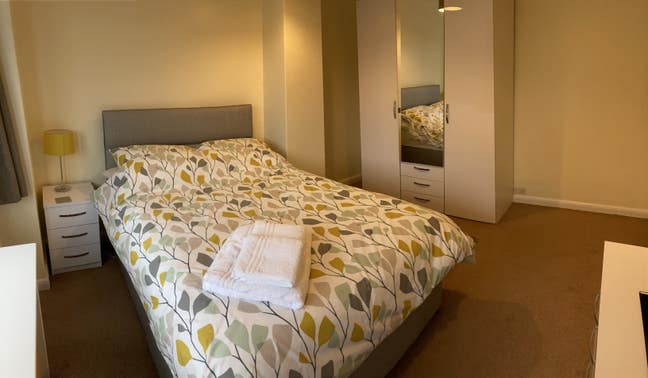 Spacious 14' X 11' Double Room Main Photo